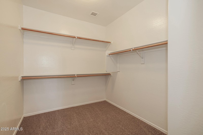 019-photo-walk-in-closet-15058252