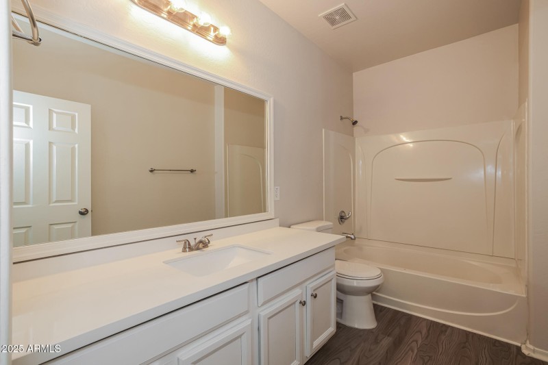 023-photo-bathroom-15057161