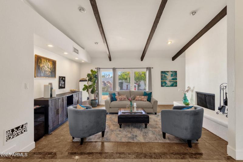 7-web-or-mls-89-n-riata-st