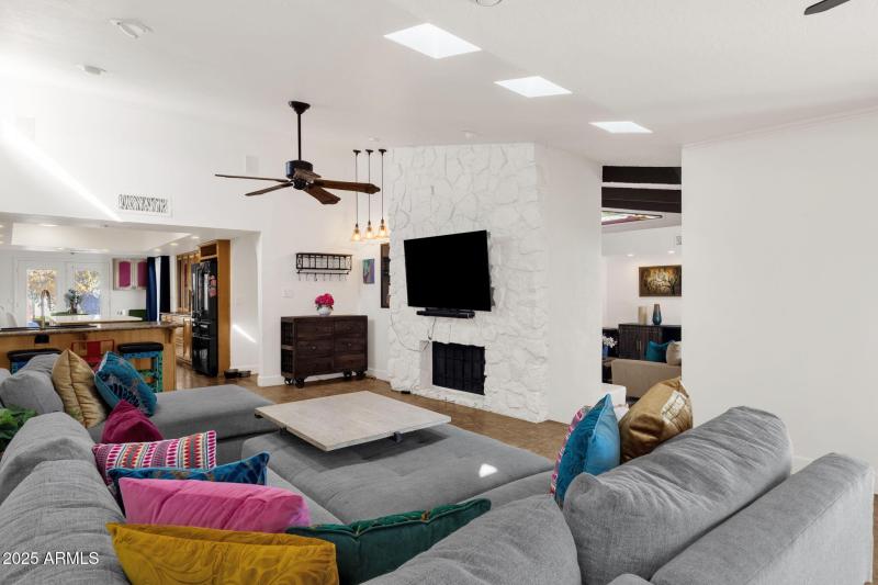 12-web-or-mls-89-n-riata-st