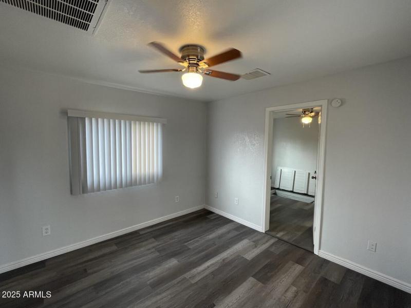 737 S 2nd ST bk hs (13)