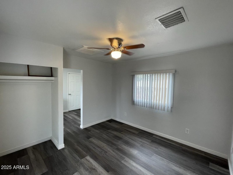 737 S 2nd ST bk hs (14)