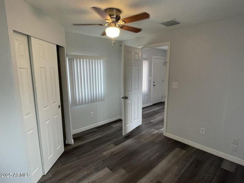 737 S 2nd ST bk hs (23)