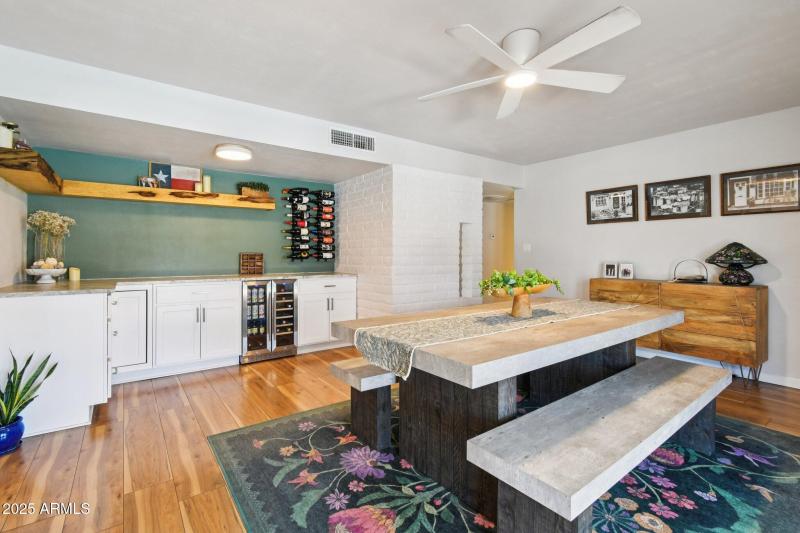 Dining area w/added bar