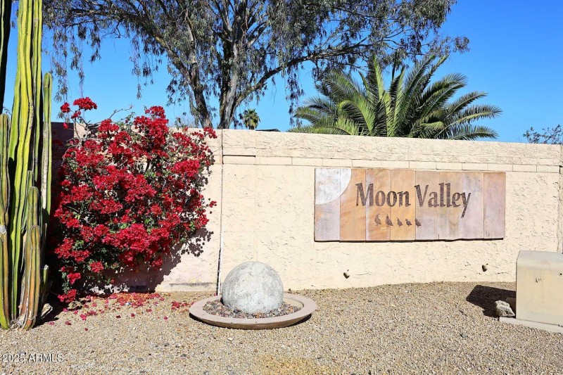 Moon Valley-Sign