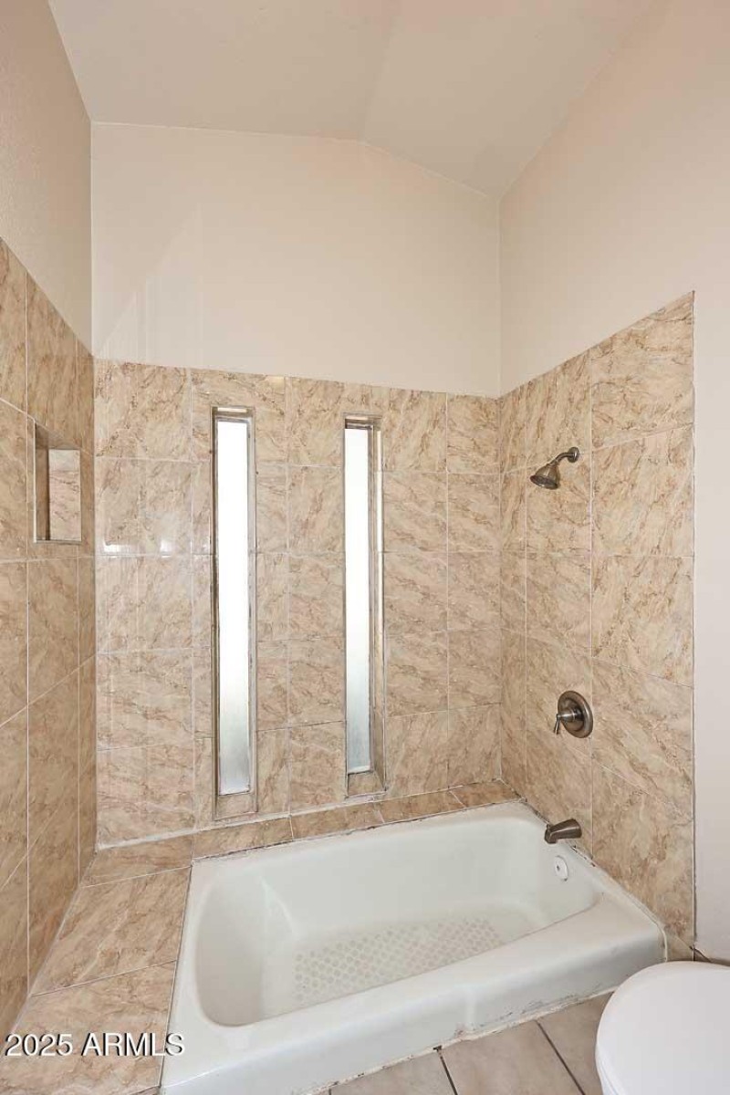 Primary Bath-Tub (1)