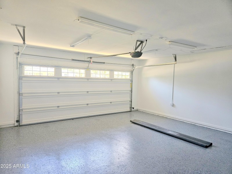 4139 Clarendon Garage