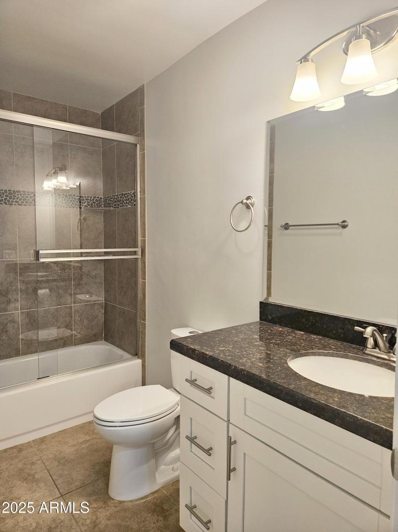 4139 Clarendon Hall Bath