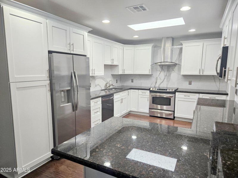 4139 Clarendon Kitchen 2