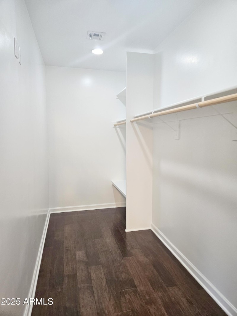 4139 Clarendon MB CLOSET