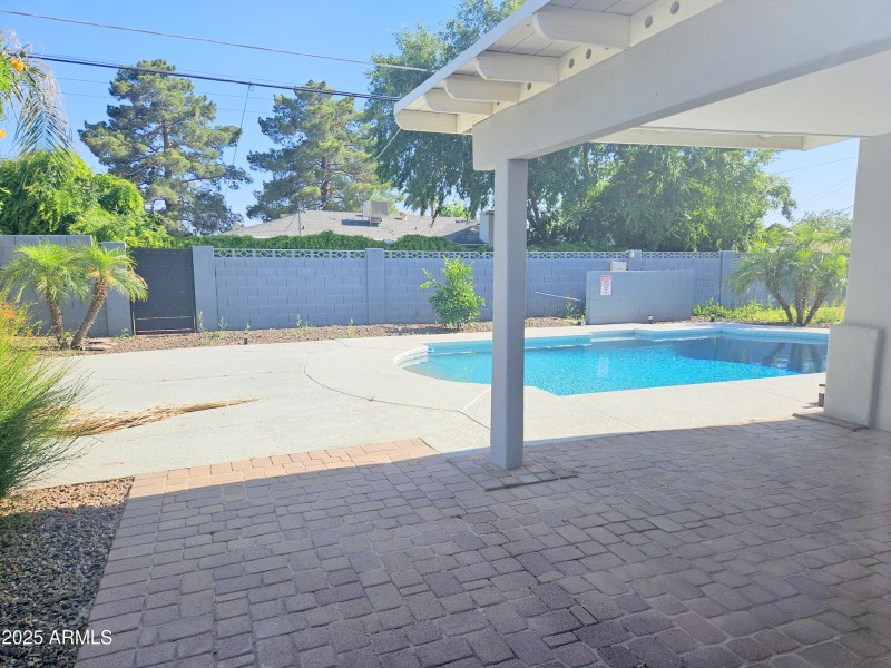 4139 Clarendon PAtio 2