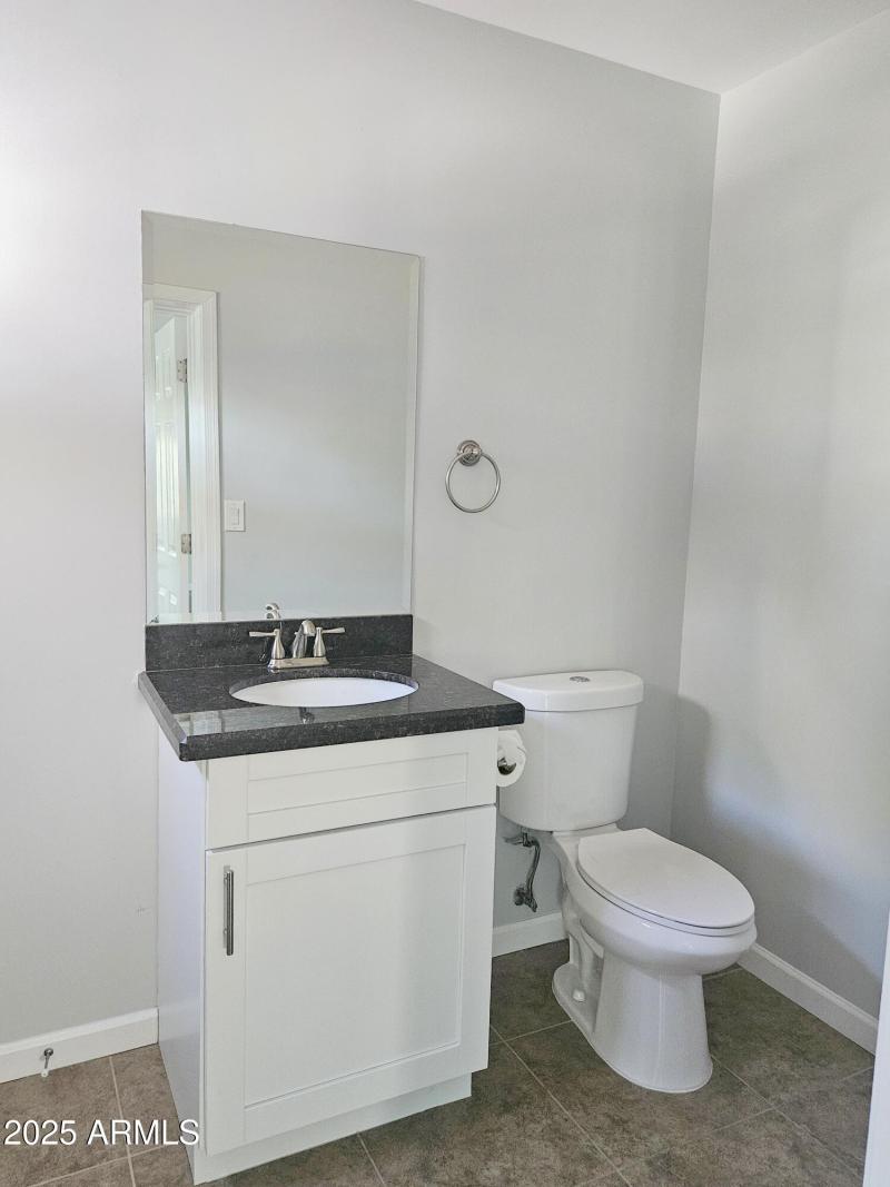 4139 Clarendon Yard Bonus bath