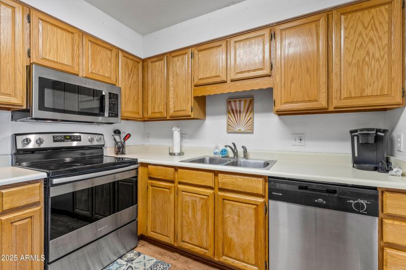 2665 N Valley View Rd Unit 10121-15