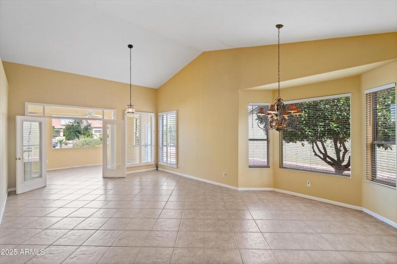 08-Dining and Family