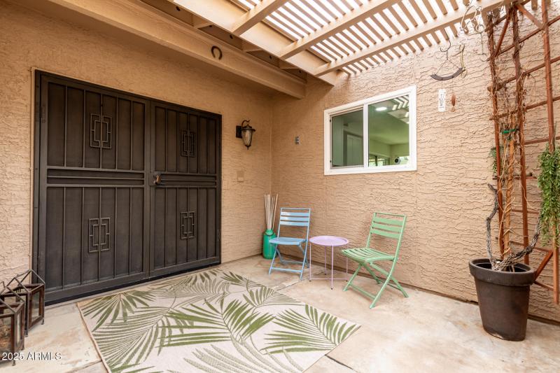 05 Front Gated Courtyard