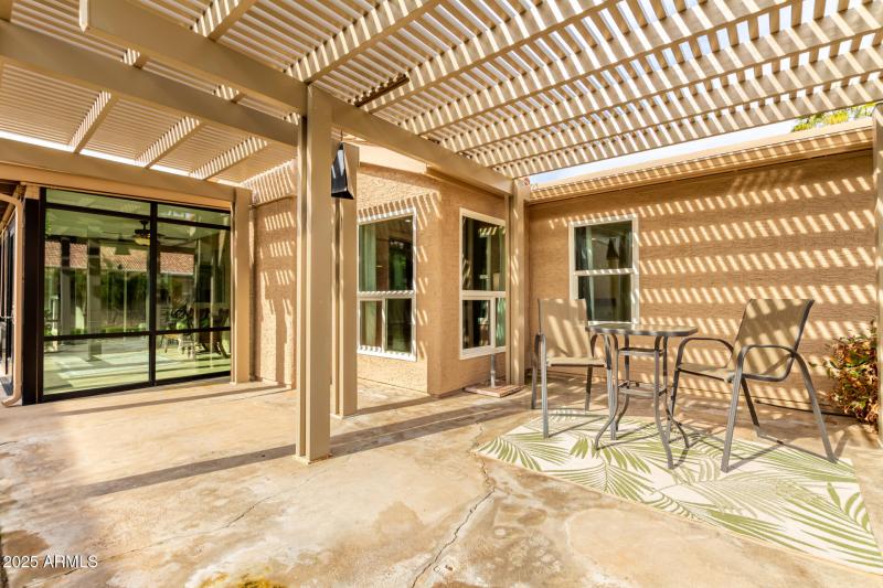 32 Patio w: Pergola