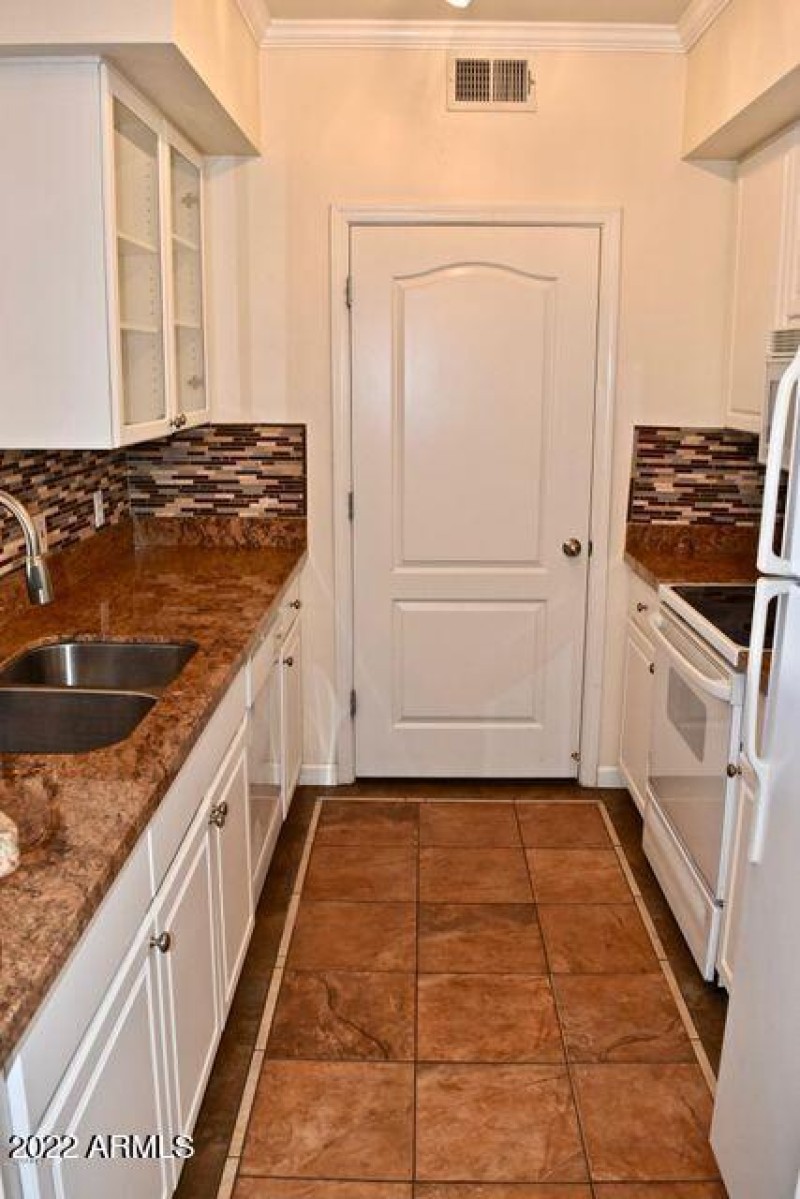 6 Contemporary Kitchen