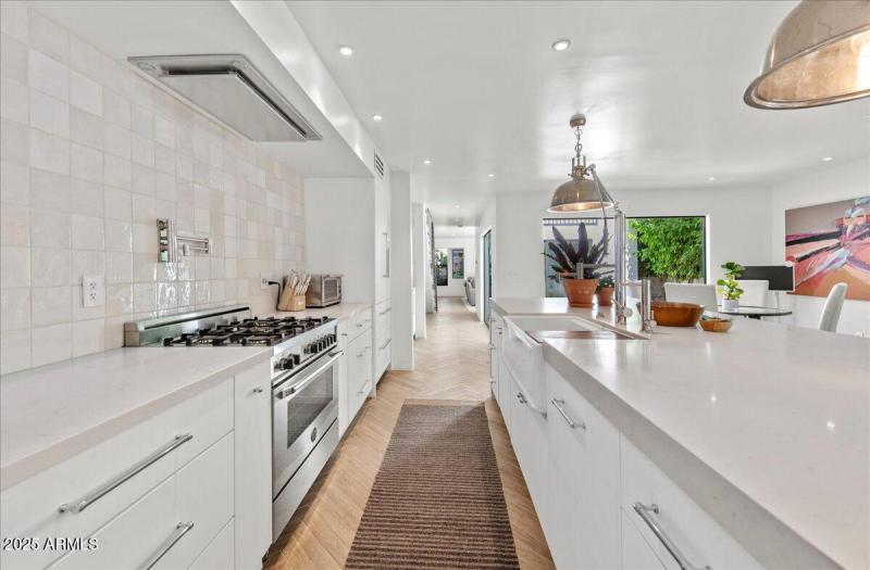 11-4843 N 72nd Way 09