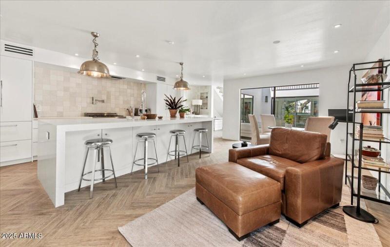 13-4843 N 72nd Way 11