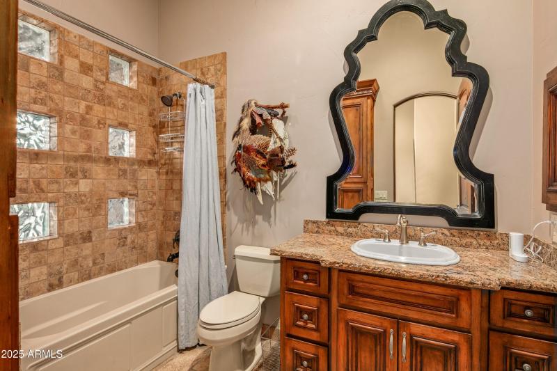 033_Guest Ensuite #1 Bath