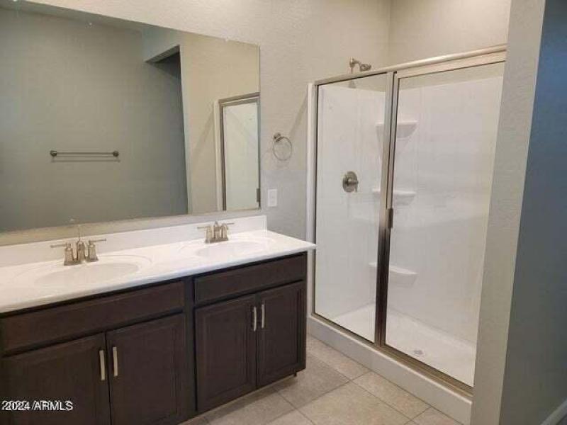 Fulllsized Primary Walk-in Shower!
