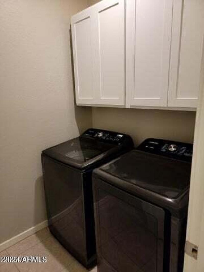 Upgraded Washer/Dryer Included!
