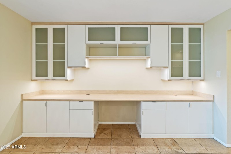 Under-cabinet lighting