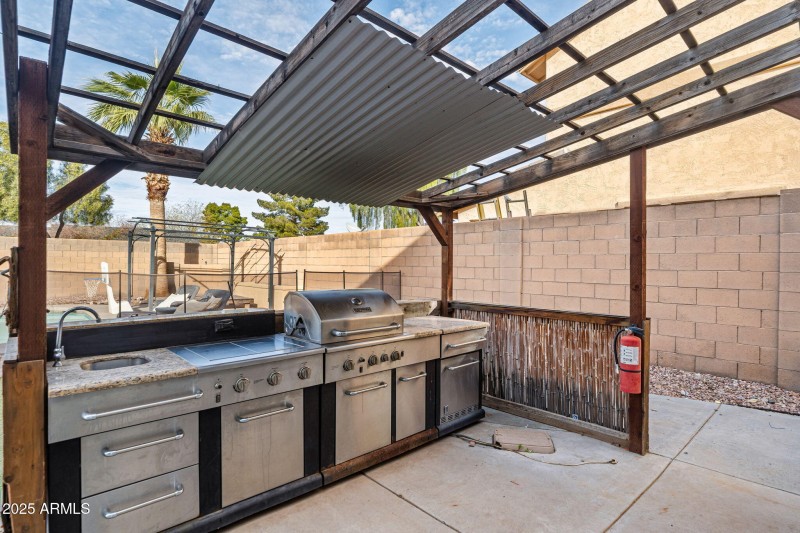 Outdoor Kitchen