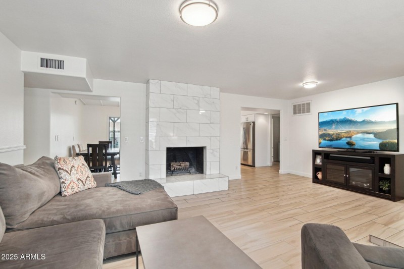 18-web-or-mls-E Shaw Butte Dr-0705-008