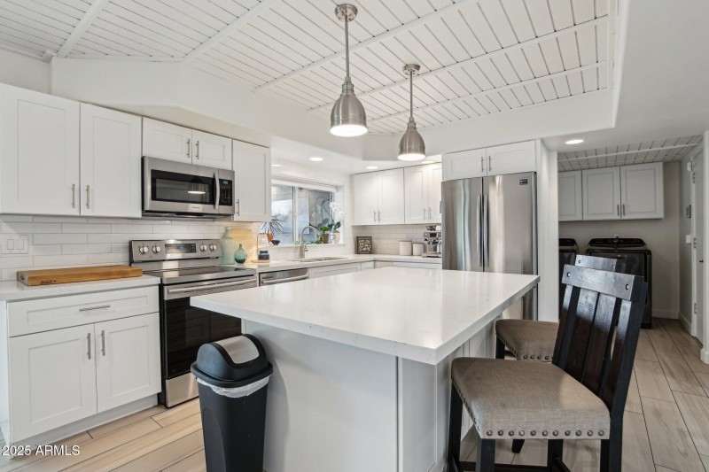 21-web-or-mls-E Shaw Butte Dr-0705-011