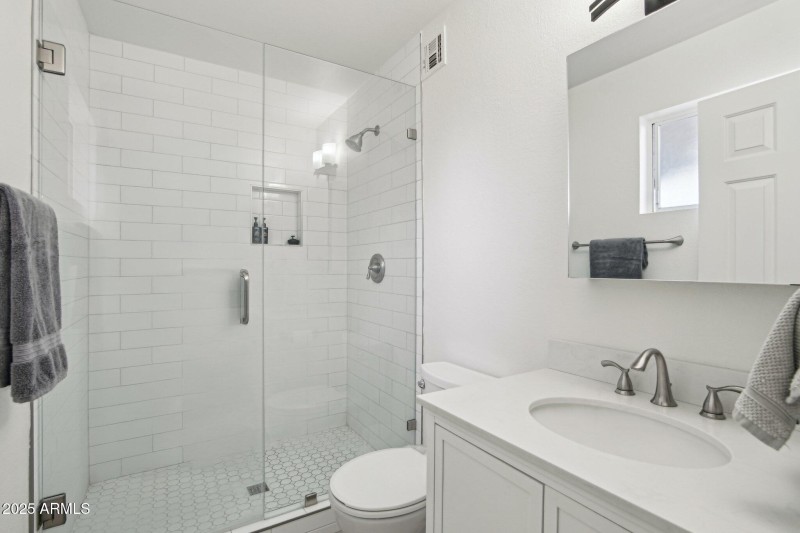 35-web-or-mls-E Shaw Butte Dr-0705-025