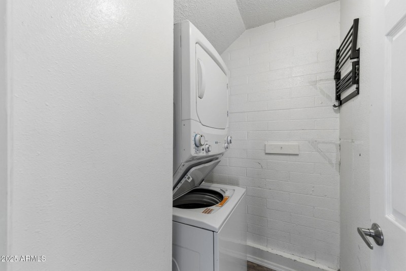 017__1828 W Tuckey Ln unit 8