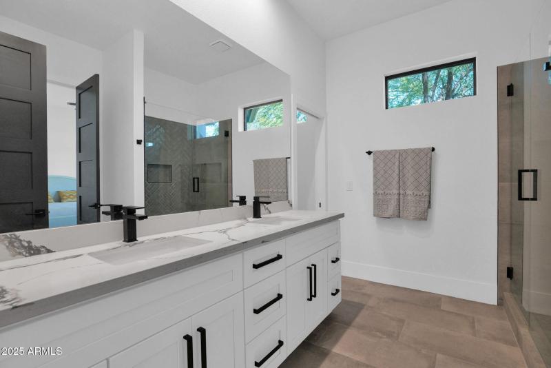 11-web-or-mls-P1415030