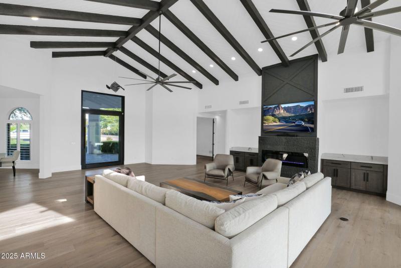 29-web-or-mls-P1415090