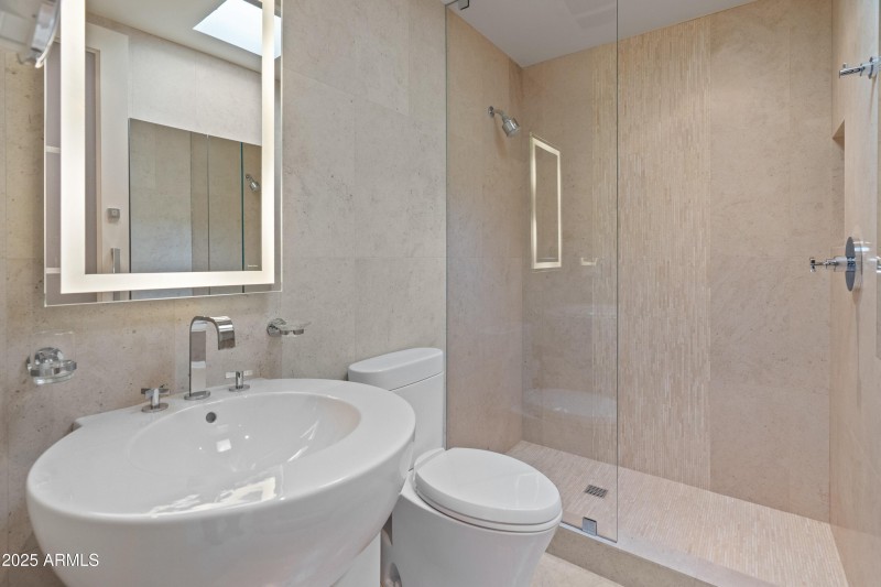 7310 N Highcliff Dr-5