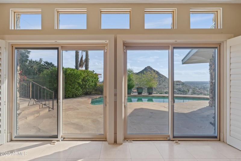 7310 N Highcliff Dr-30