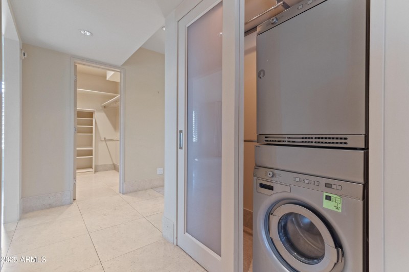 7310 N Highcliff Dr-33