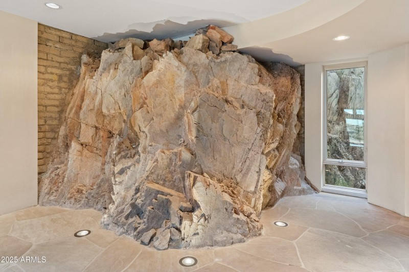 7310 N Highcliff Dr-35