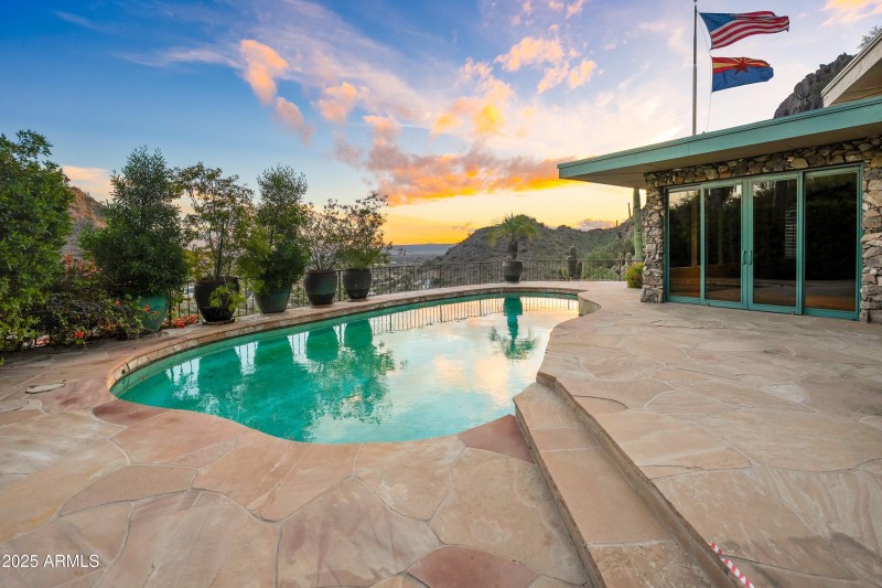 7310 N Highcliff Dr-81