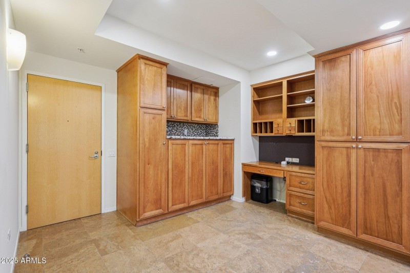 7-web-or-mls-E Rancho Vista Dr-S0807-007