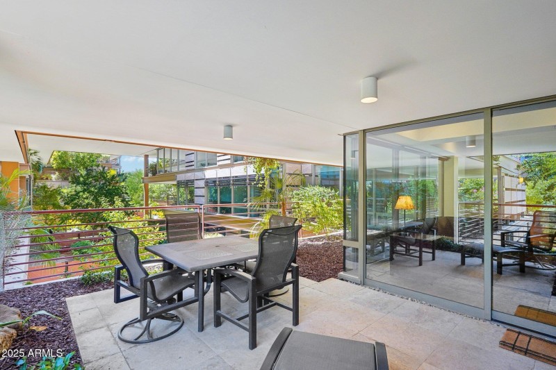 17-web-or-mls-E Rancho Vista Dr-S0807-01