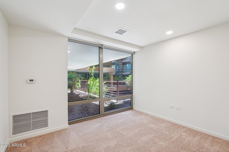 18-web-or-mls-E Rancho Vista Dr-S0807-01