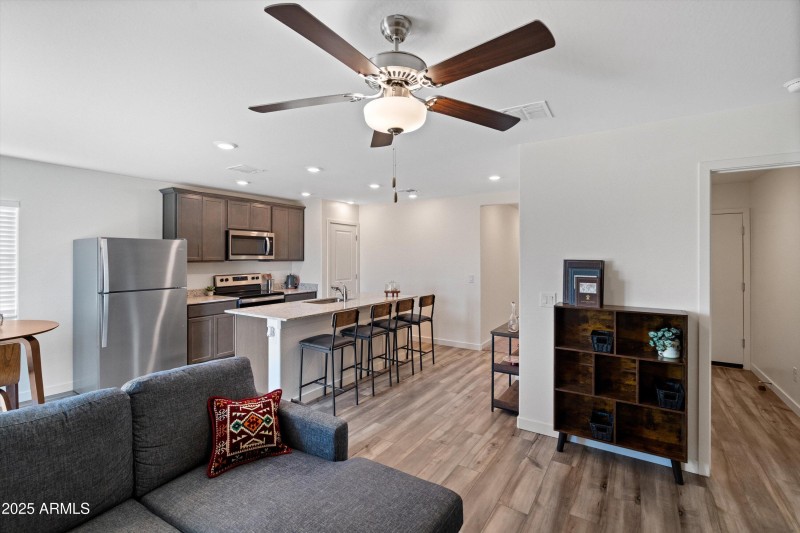 05-Family Room to Kitchen