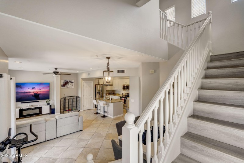 E Rough Rider Rd 1212-007