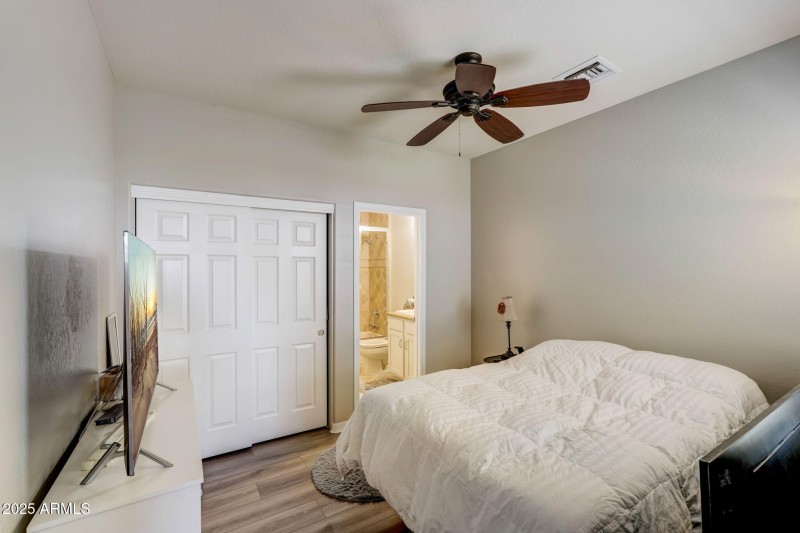 E Rough Rider Rd 1212-020