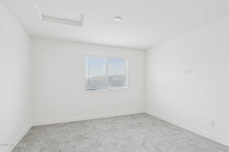 17-web-or-mls-N 212th Ave-S0201-017