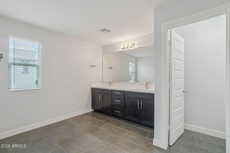 23-web-or-mls-N 212th Ave-S0201-023