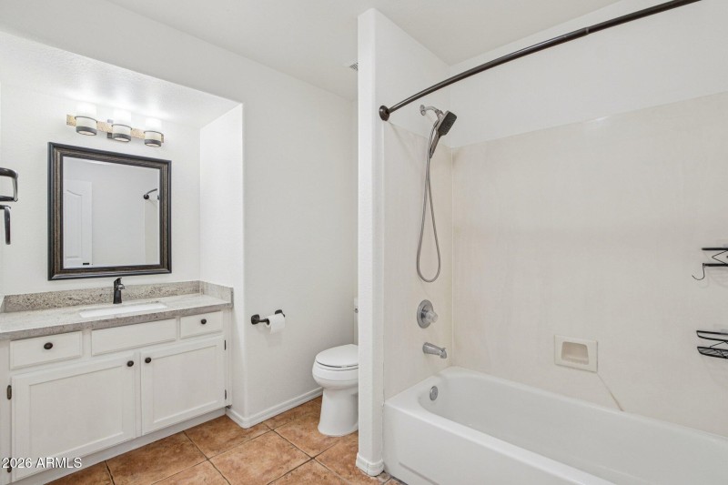 18-web-or-mls-E Brookwood Ct-S0201-023