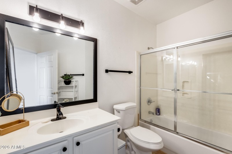 2nd Master Full Bathroom