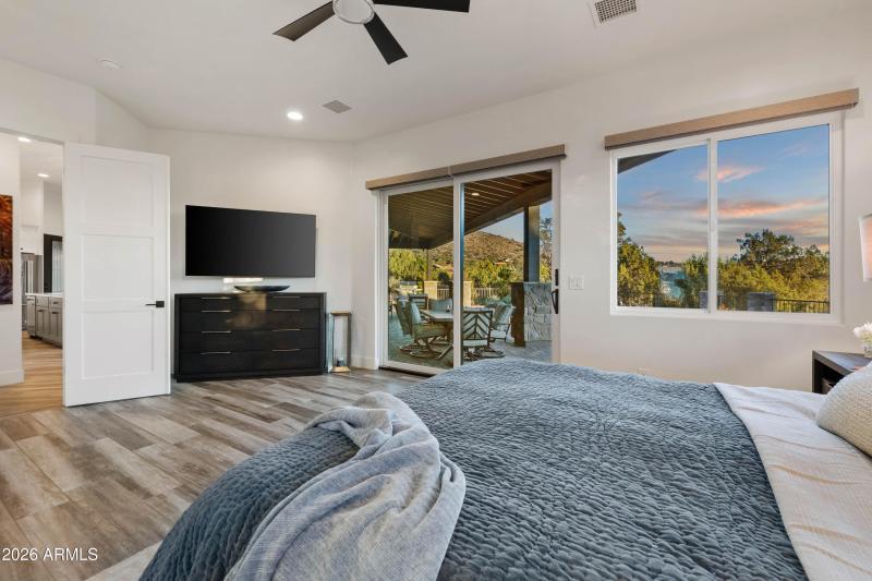 32-Primary Bedroom (3)